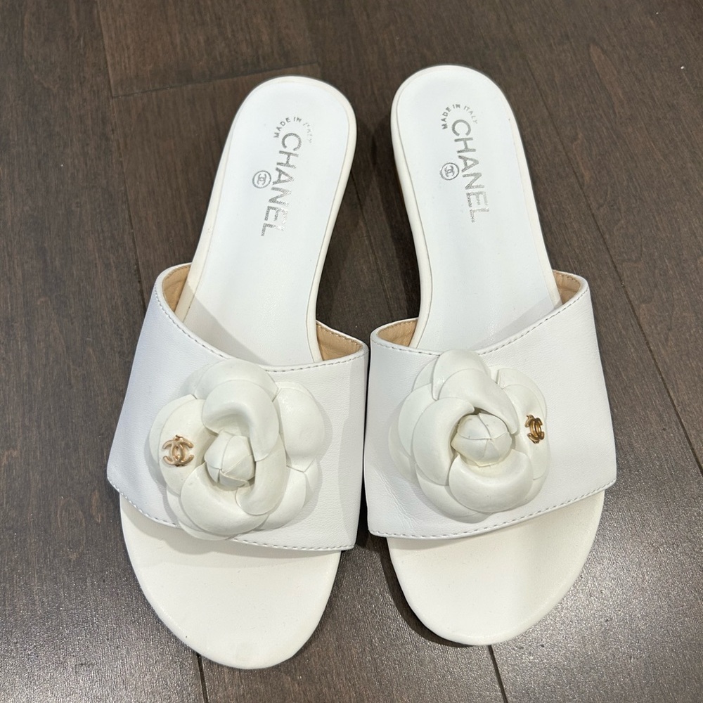 Woman’s slippers